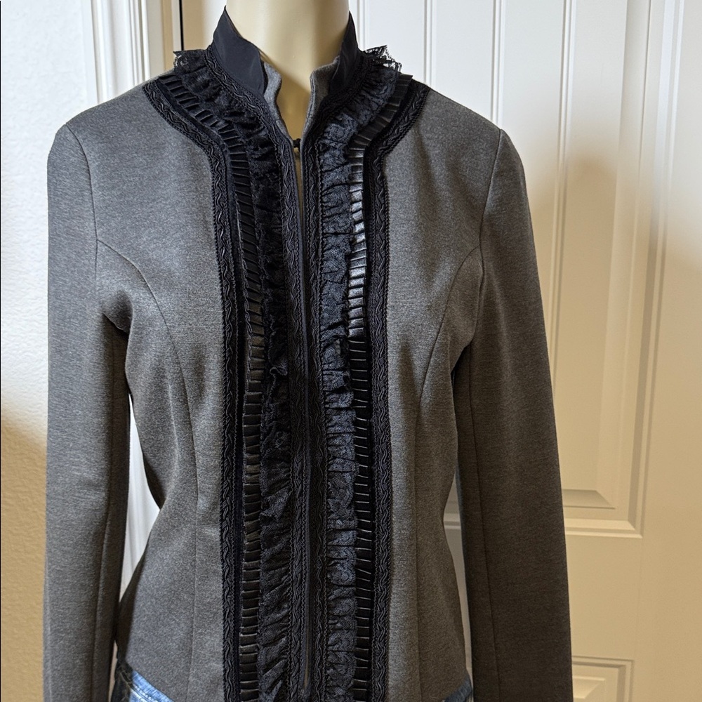 Coldwater Creek Size 8 Gray Knit Blazer w/ Satin & Lace Ruffle Trim, Zip Front